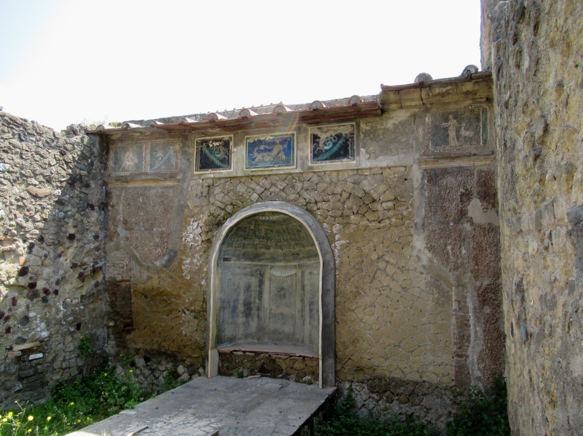 Pompeii &amp; Herculaneum: Travel Guide for a Babymoon